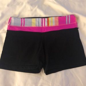 Lululemon reverse groove short (regular) - size 6